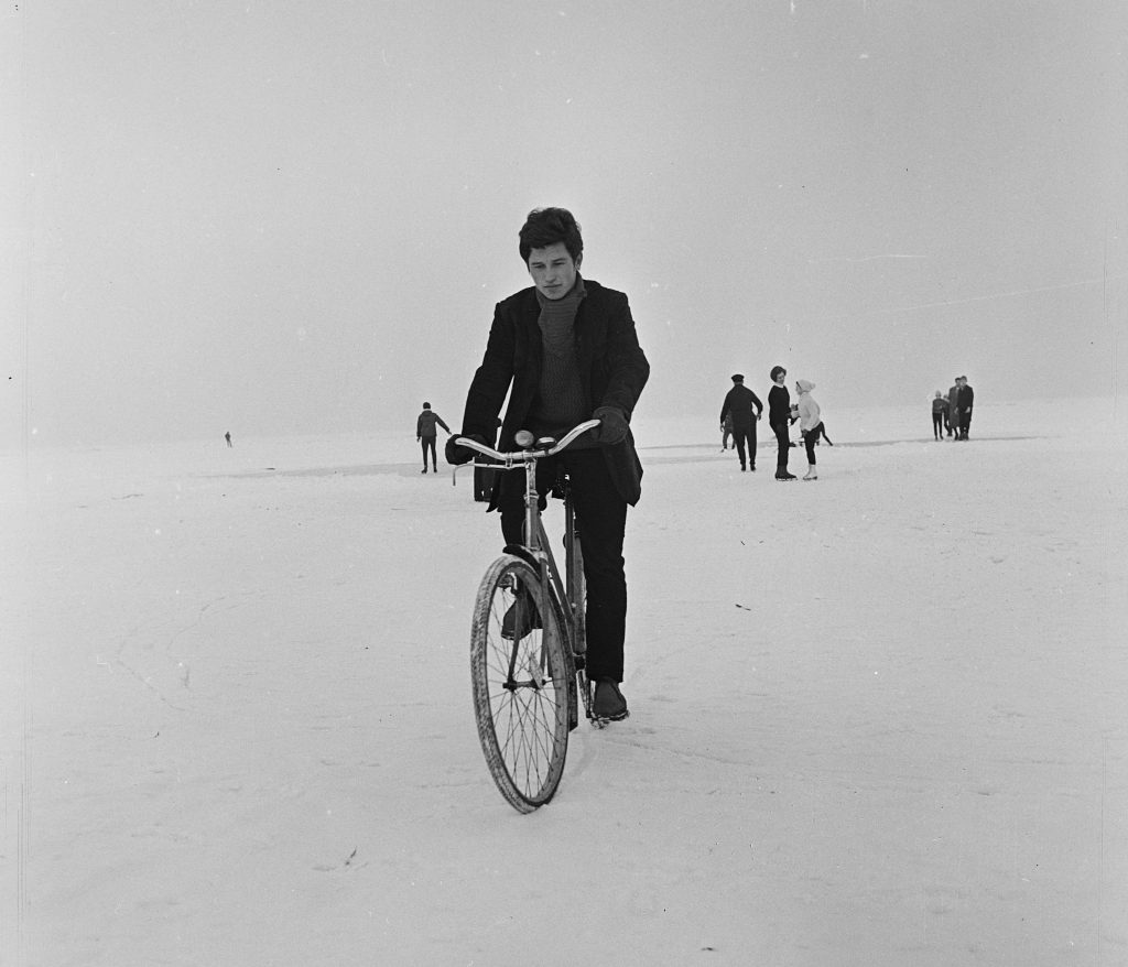 Biciklivel a jégen, 1971 